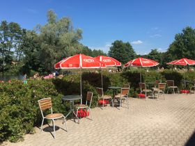 Johannelundsbadet. Här finns också mat och glass i kiosken