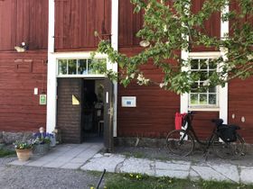 Ingång till bageriet och försäljning