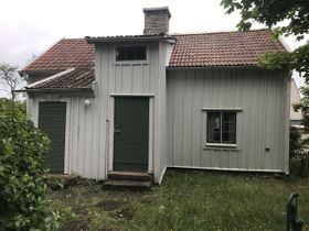 I det här huset hade han ett rum