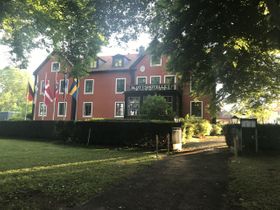 Mitt hotell, slottshotellet, ligger vid Stadsparken nära Kalmar slott