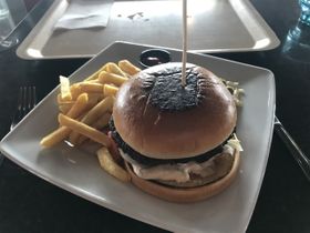 Bellas Burger