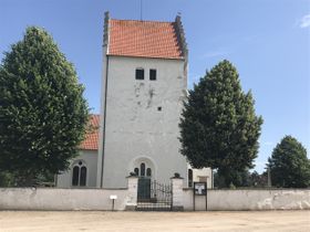 Vittskövle kyrka uppfördes på 1200-talet enligt romanskt mönster