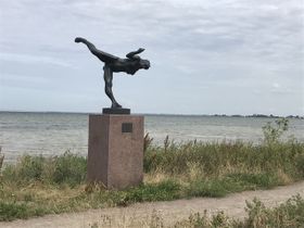 Skulpturer vid strandpromenaden