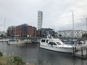 På väg runt Turning Torso