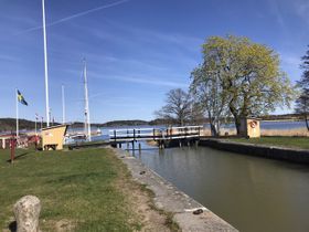 Mem. Under ett kort lyckligt ögonblick tror jag restaurangen är öppen - men de håller bara på att förbereda inför säsongen